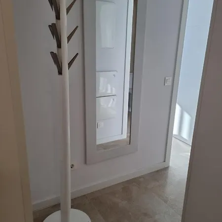 Toplage Neubau Luxus-apartment, Und Altstadt In Minuten Zu Fuss Διαμέρισμα Μαρμπέλλα