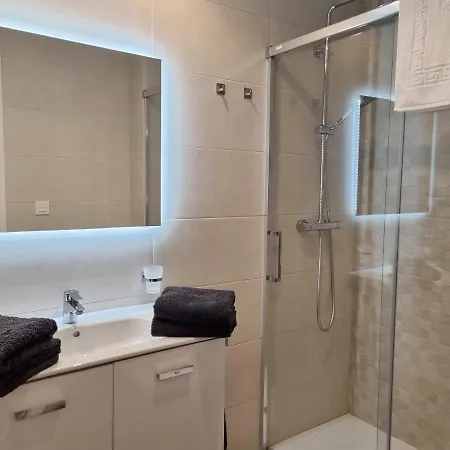 Toplage Neubau Luxus-apartment, Und Altstadt In Minuten Zu Fuss Appartamento