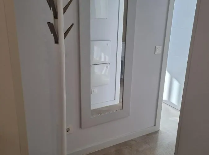 Toplage Neubau Luxus-apartment, Und Altstadt In Minuten Zu Fuss Apartament Marbella