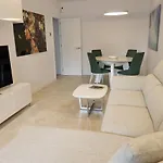 Toplage Neubau Luxus-apartment, Und Altstadt In Minuten Zu Fuss Apartamento Marbella